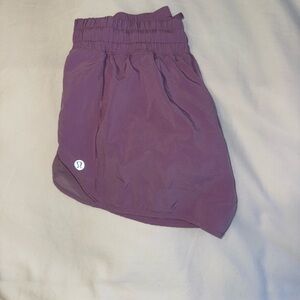 Hotty Hot Low-Rise Lined 2.5 Lulu Lemon Short Purple